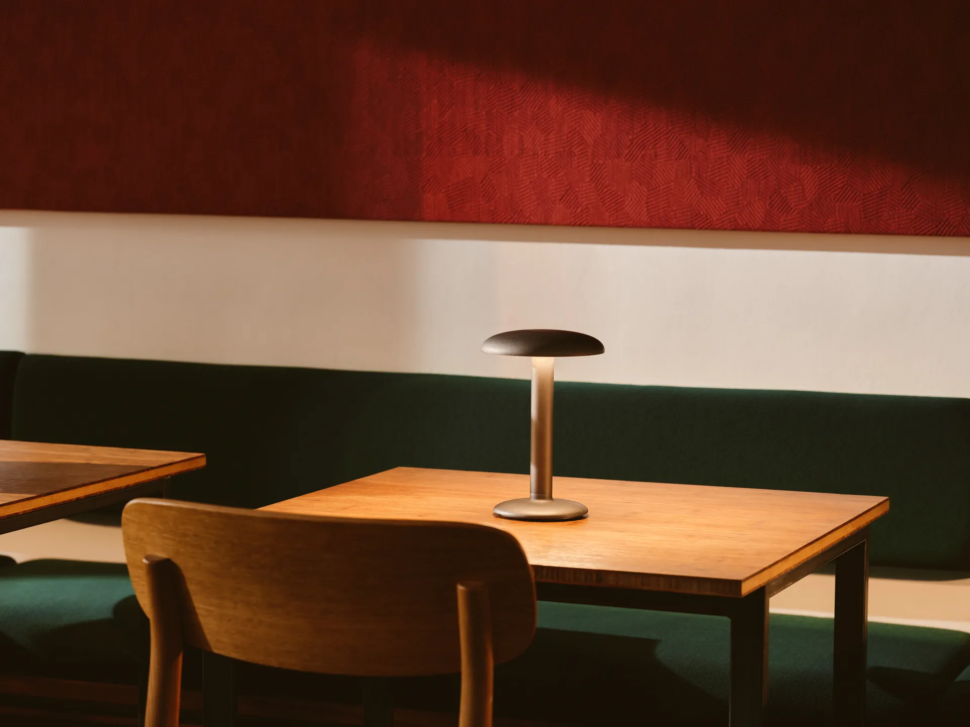 Gustave Residential portabel bordlampe, Raw aluminium Flos