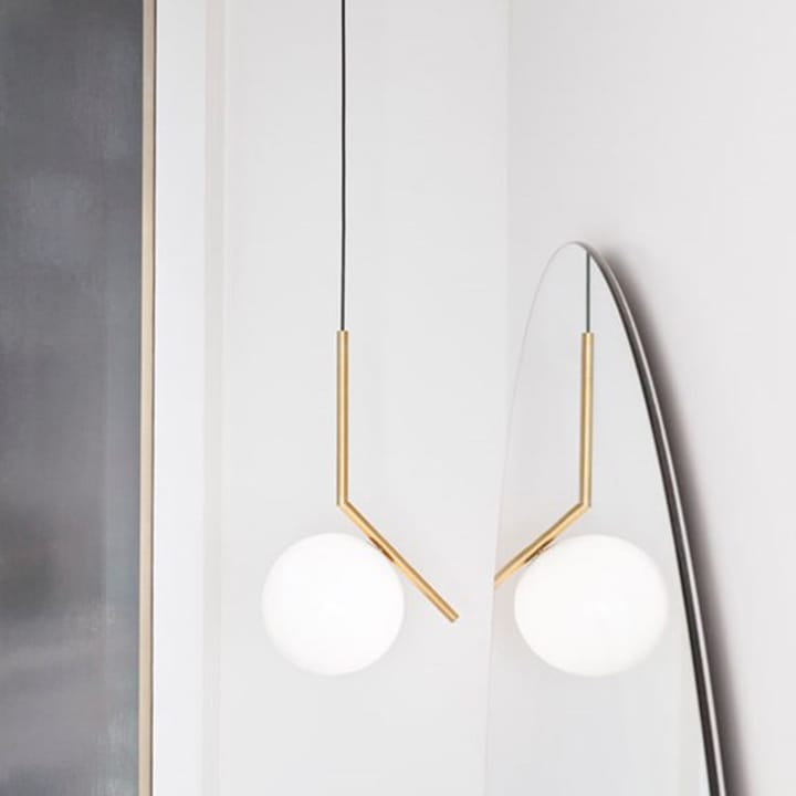 IC lights S1 pendel, Børstet messing-opal Flos