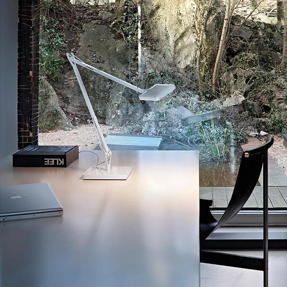 Kelvin T LED bordlampe, Hvid blank Flos