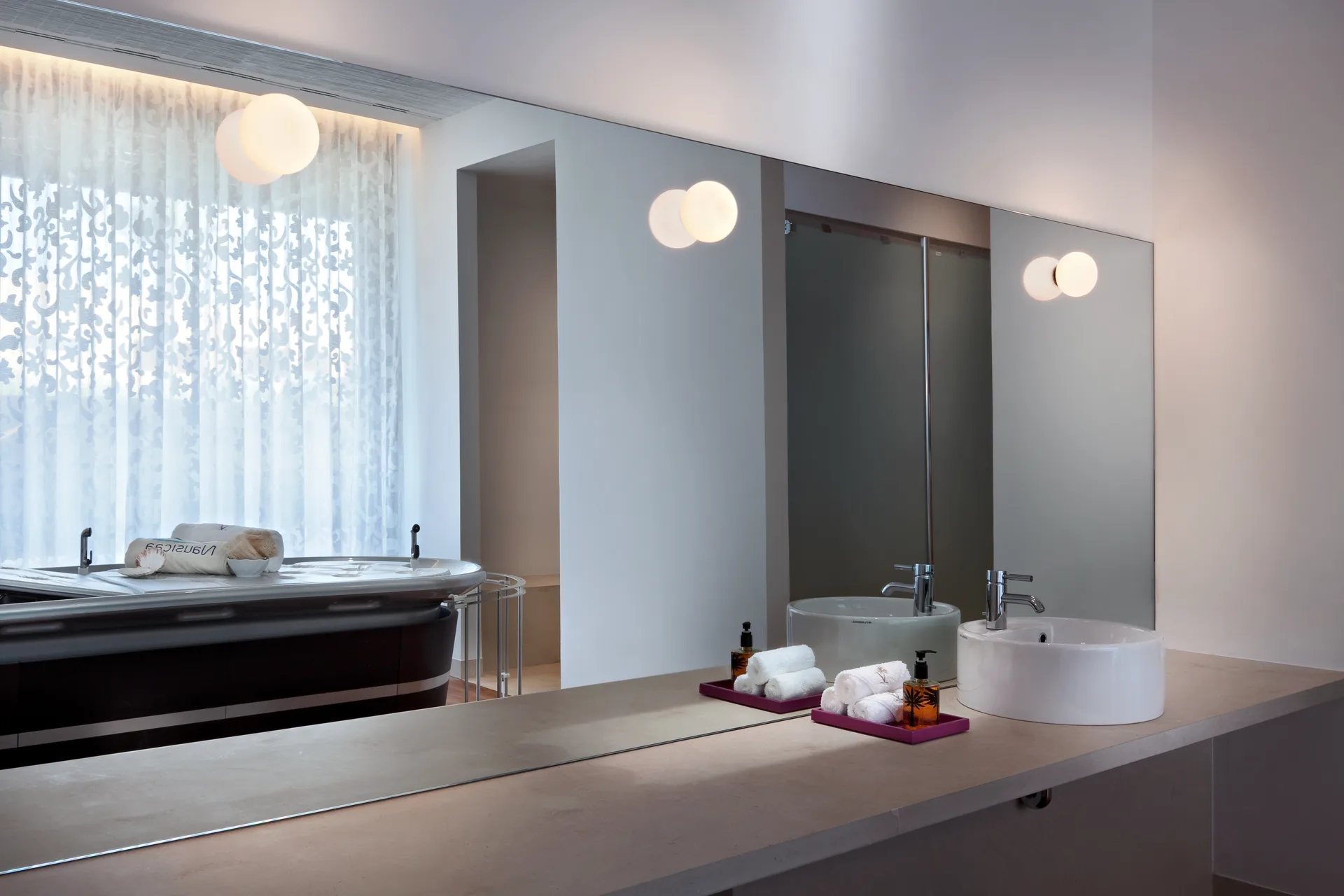 Mini Glo-Ball CW væg- og loftlampe spejlmontering, Hvid Flos