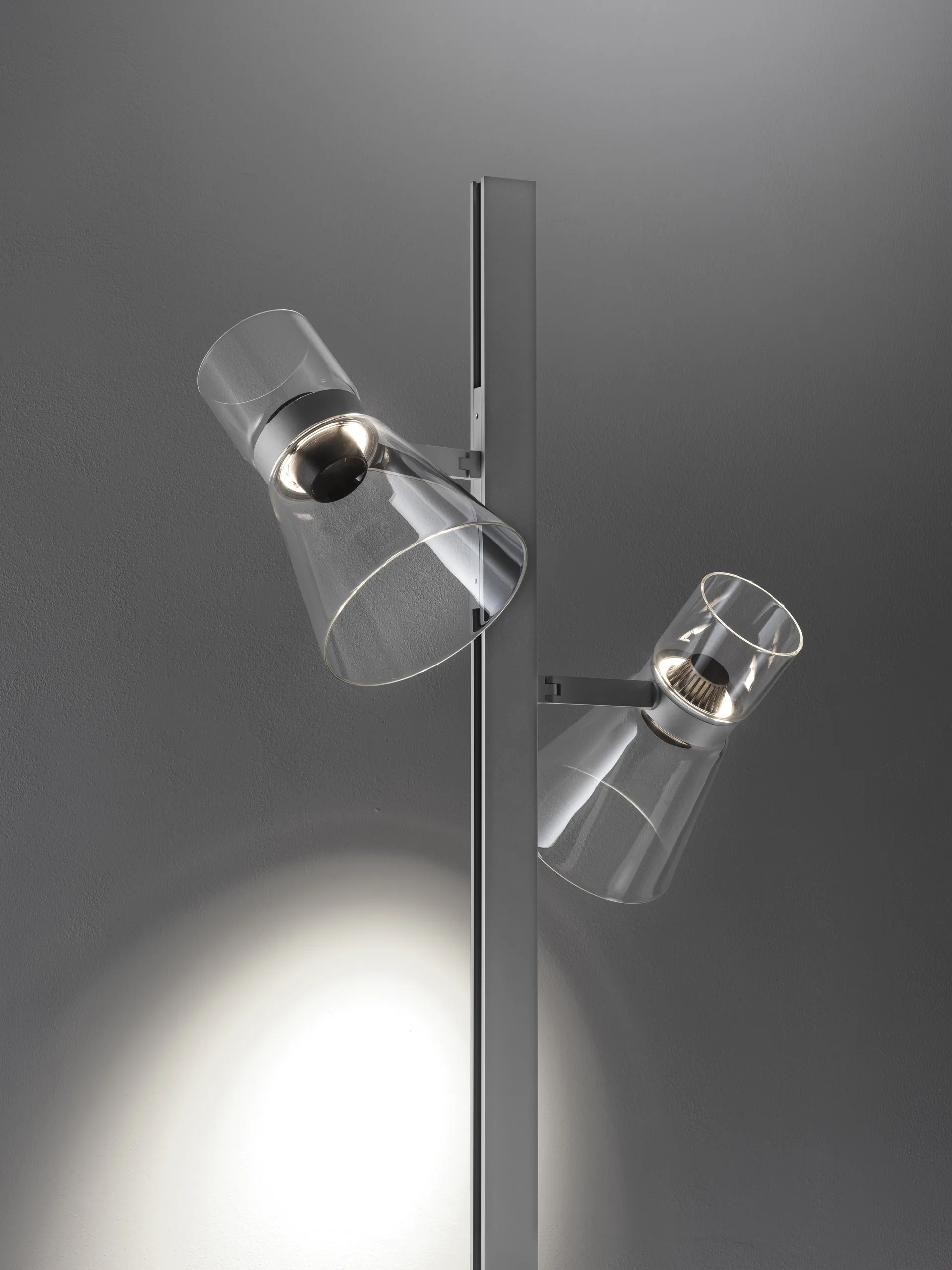 Nocturne F2 cone gulvlampe - Silver,  Flos