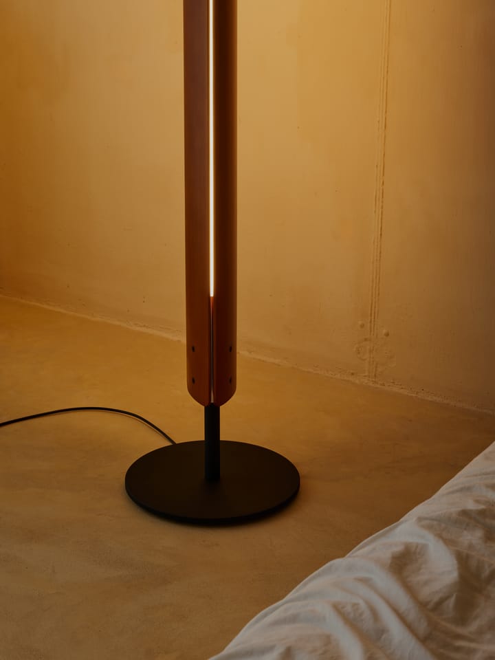 Seki-han gulvlampe 226 cm, Heat treatened ash-black metal Flos