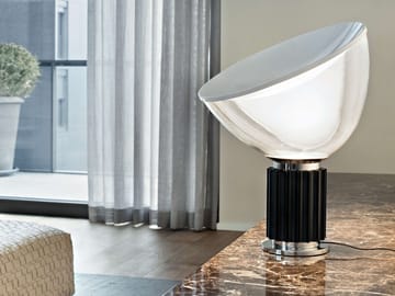 Taccia PMMA bordlampe - Sort LED - Flos