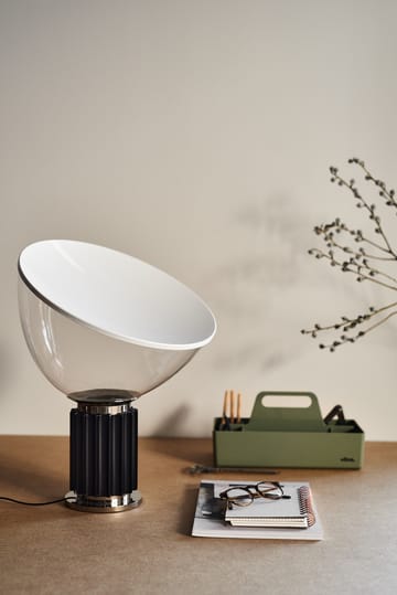 Taccia Small bordlampe LED 48,5 cm - Sort glaskuppel - Flos