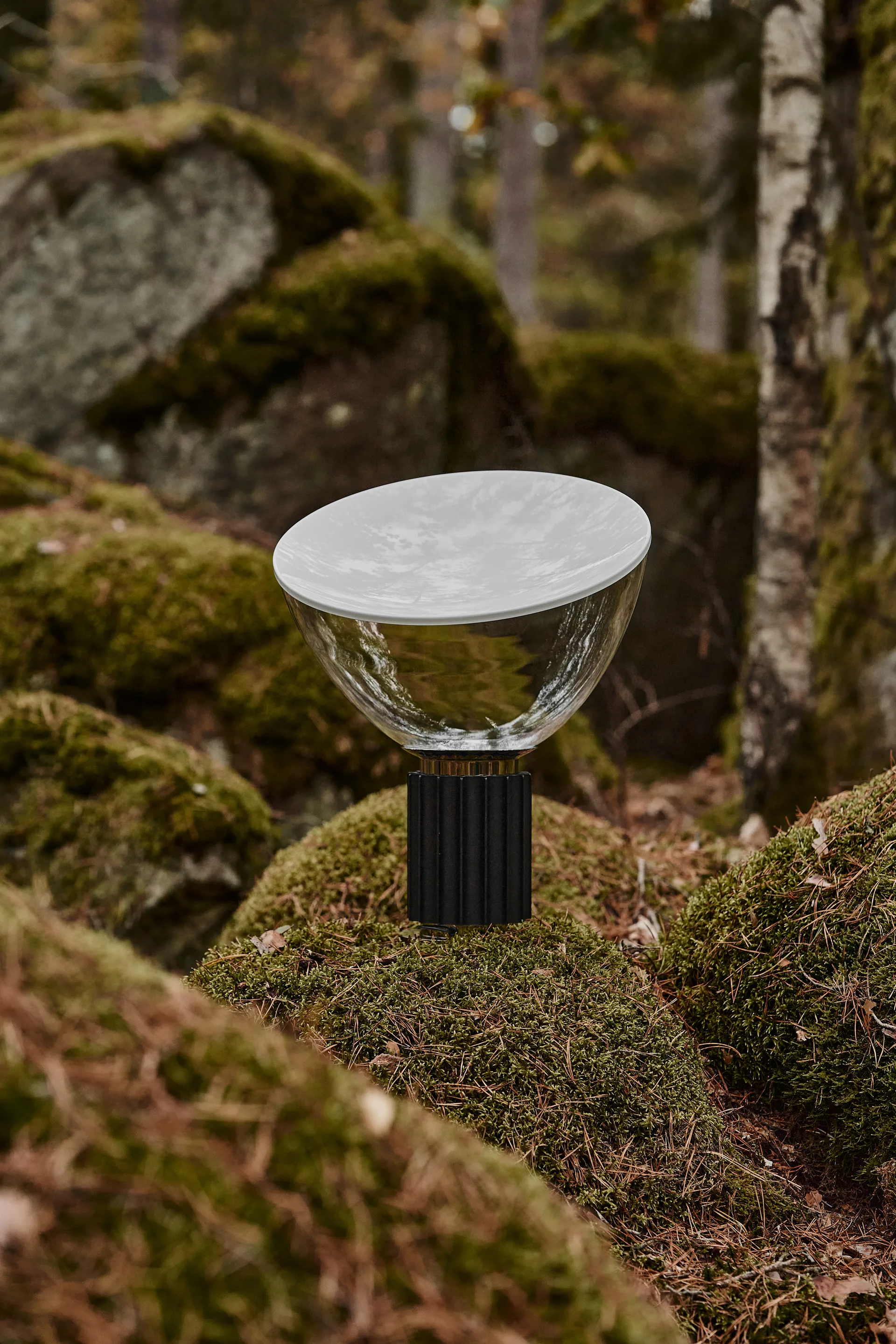 Taccia Small bordlampe LED 48,5 cm, Sort glaskuppel Flos