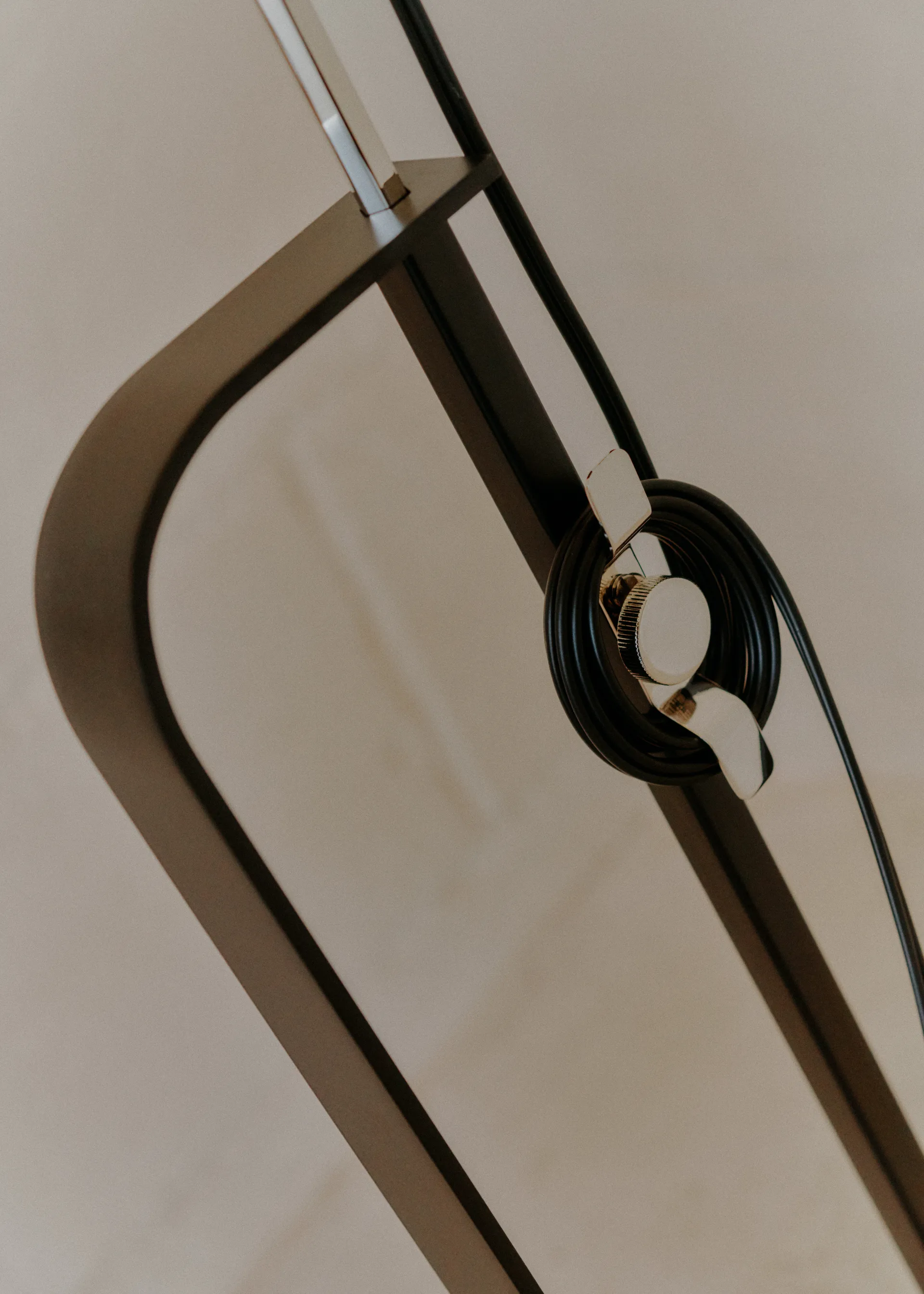 Toio Led gulvlampe - sort (EU),  Flos
