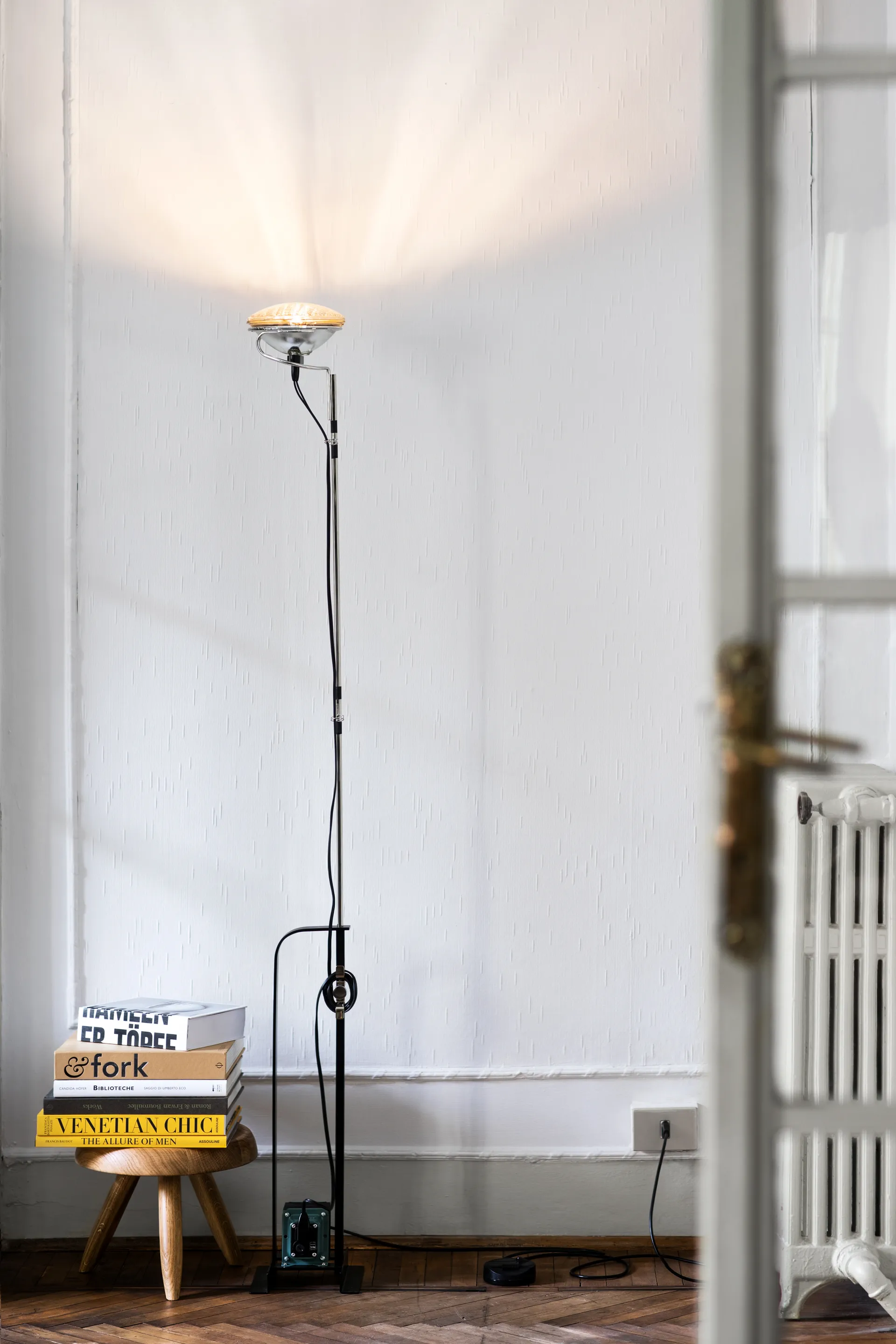 Toio Led gulvlampe - sort (EU),  Flos