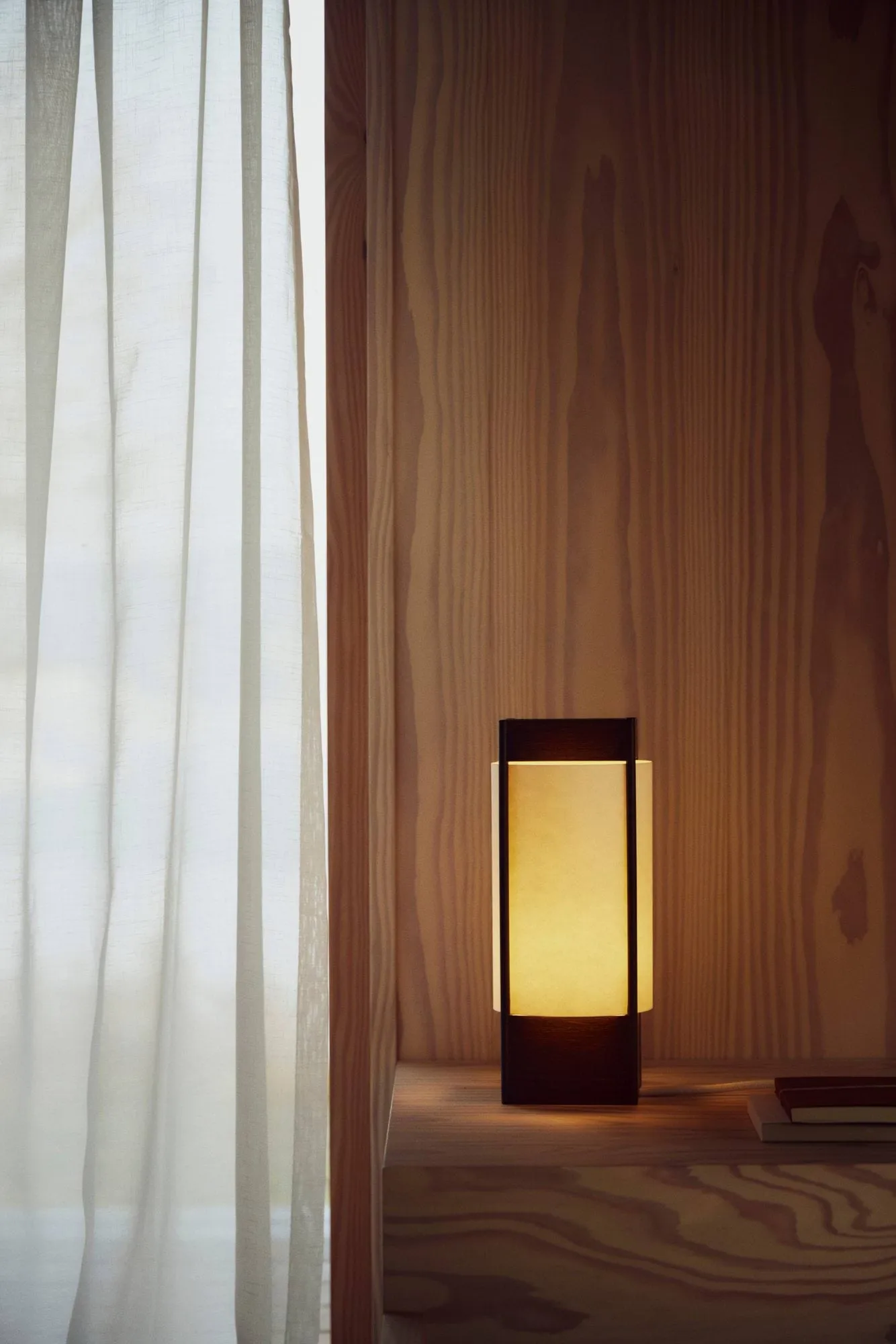 Andon bordlampe, Mørkebrun ask, 32 cm Form & Refine