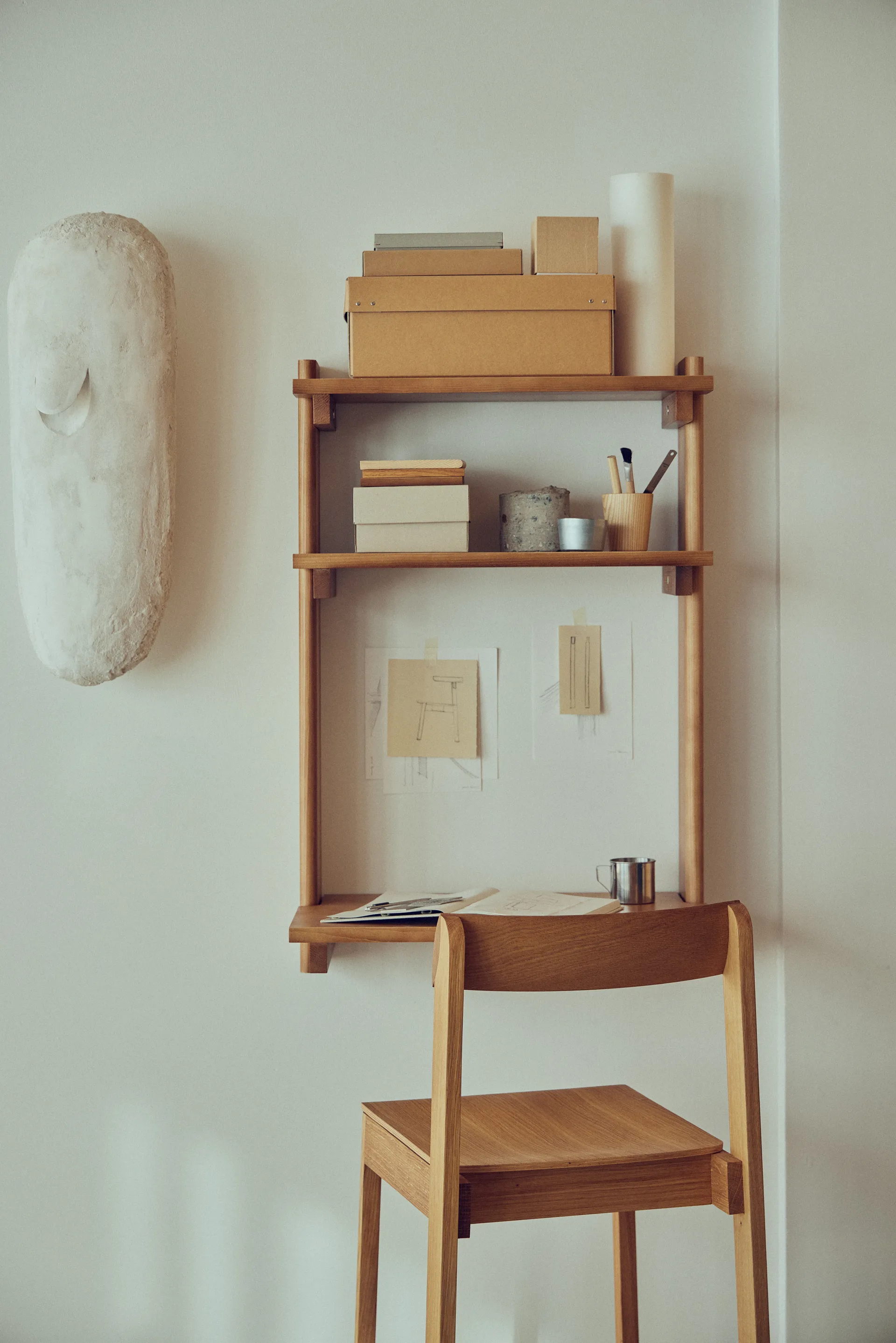 Beam Office Shelf reol med skrivebord, Deep brown pine, 60x90,5x40 cm Form & Refine