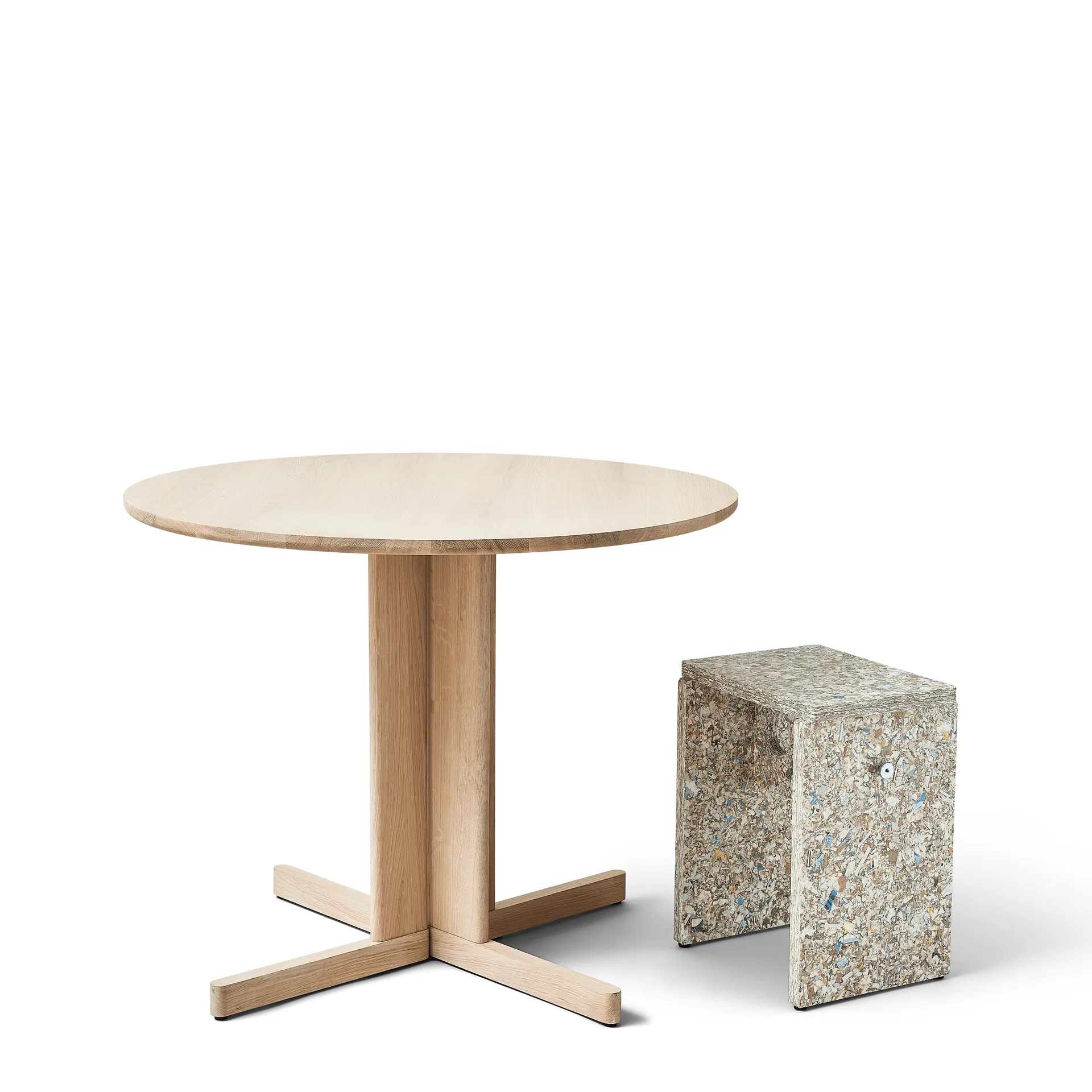 Trefoil spisebord Ø90 cm, Hvid eg Form & Refine