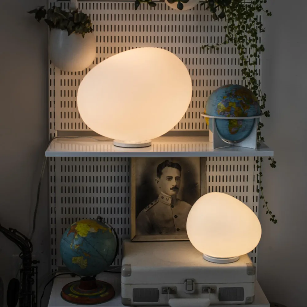 Gregg grande bordlampe, Hvid Foscarini