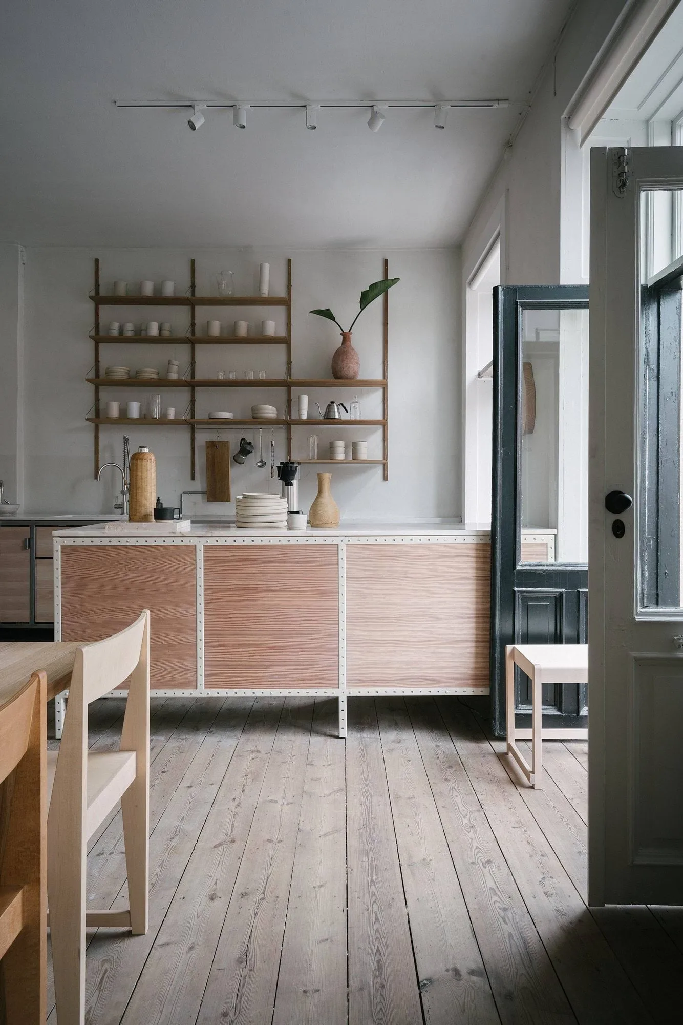 Chair 01 stol, Birk FRAMA