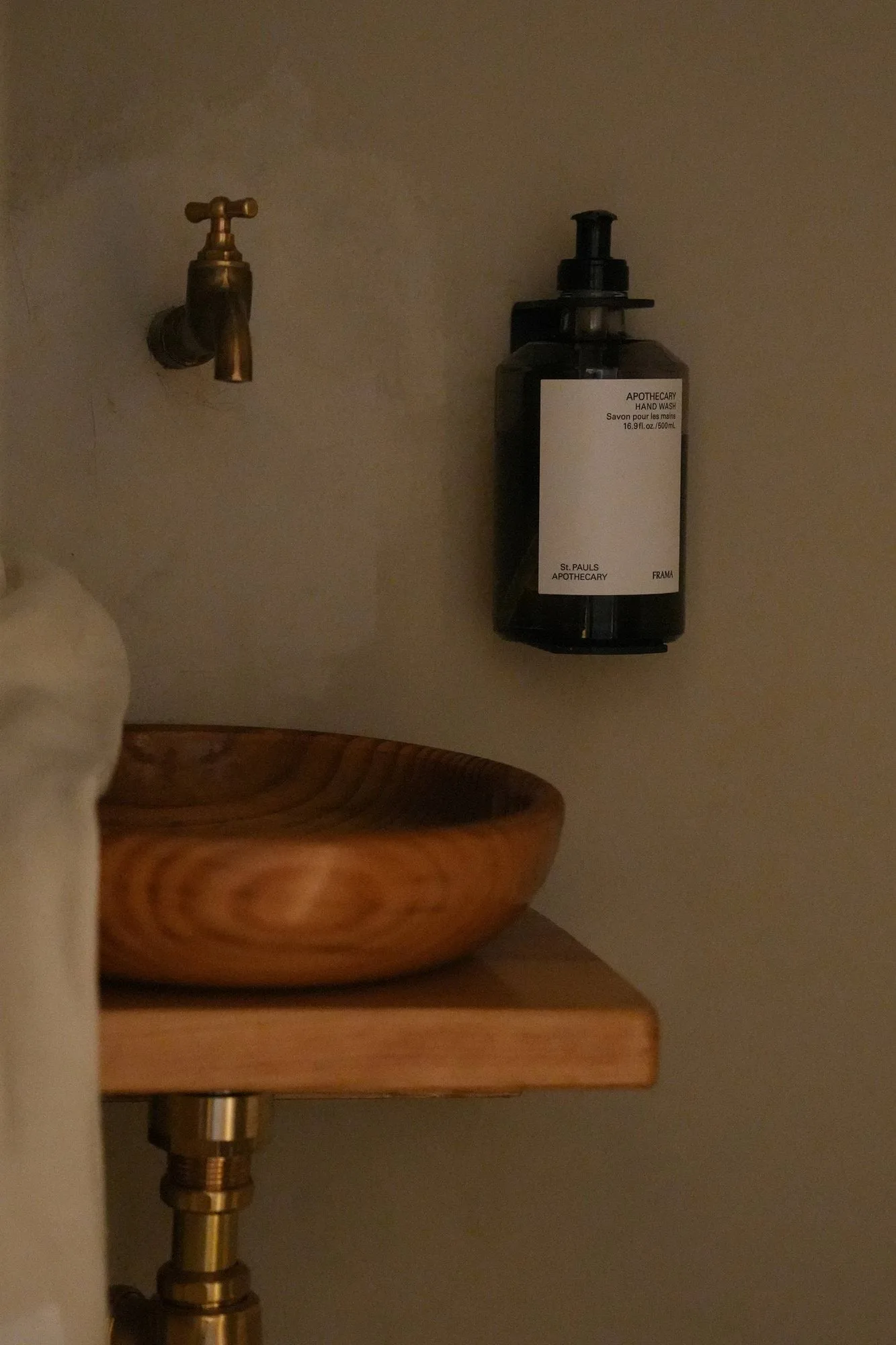 FRAMA vægholder til sæbe/håndlotion 375 ml, Rustfrit stål FRAMA