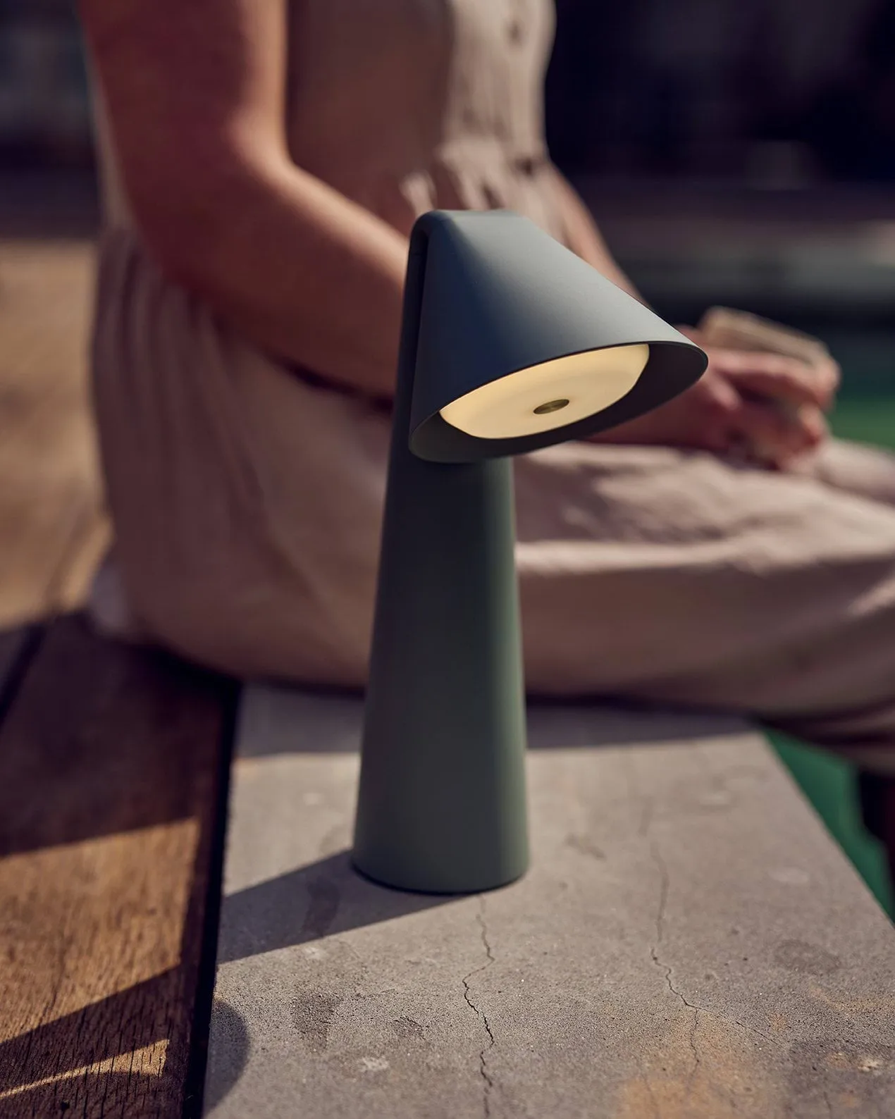 Ami bordlampe portabel, Sage green, 31,6 cm Frandsen