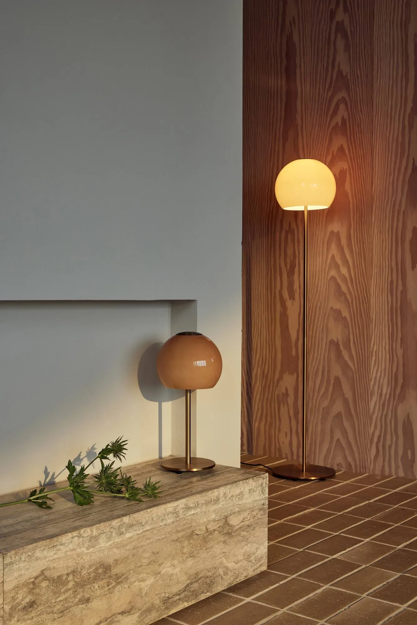 Ball glass gulvlampe, Amber, 130 cm Frandsen