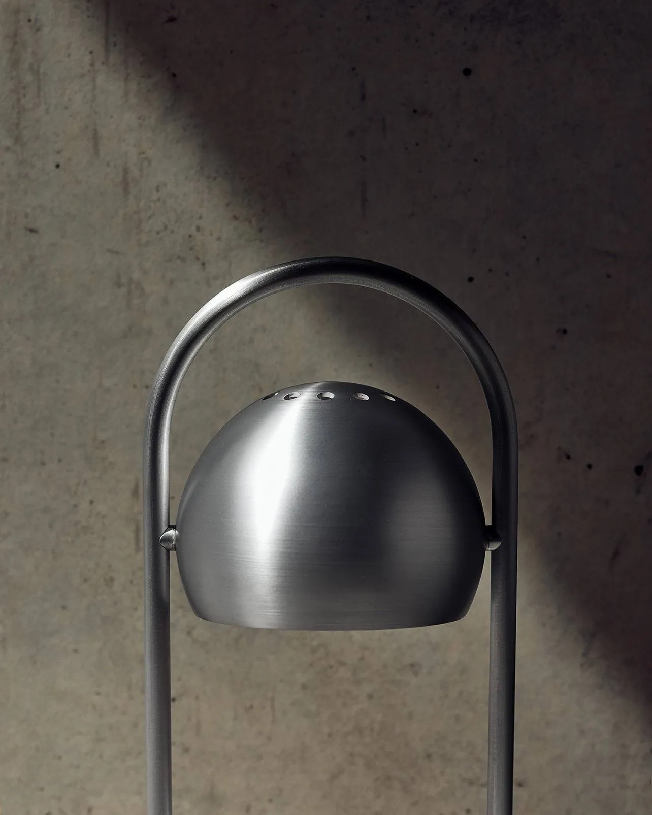 Ball portable bordlampe, Brushed Aluminium, 32 cm Frandsen
