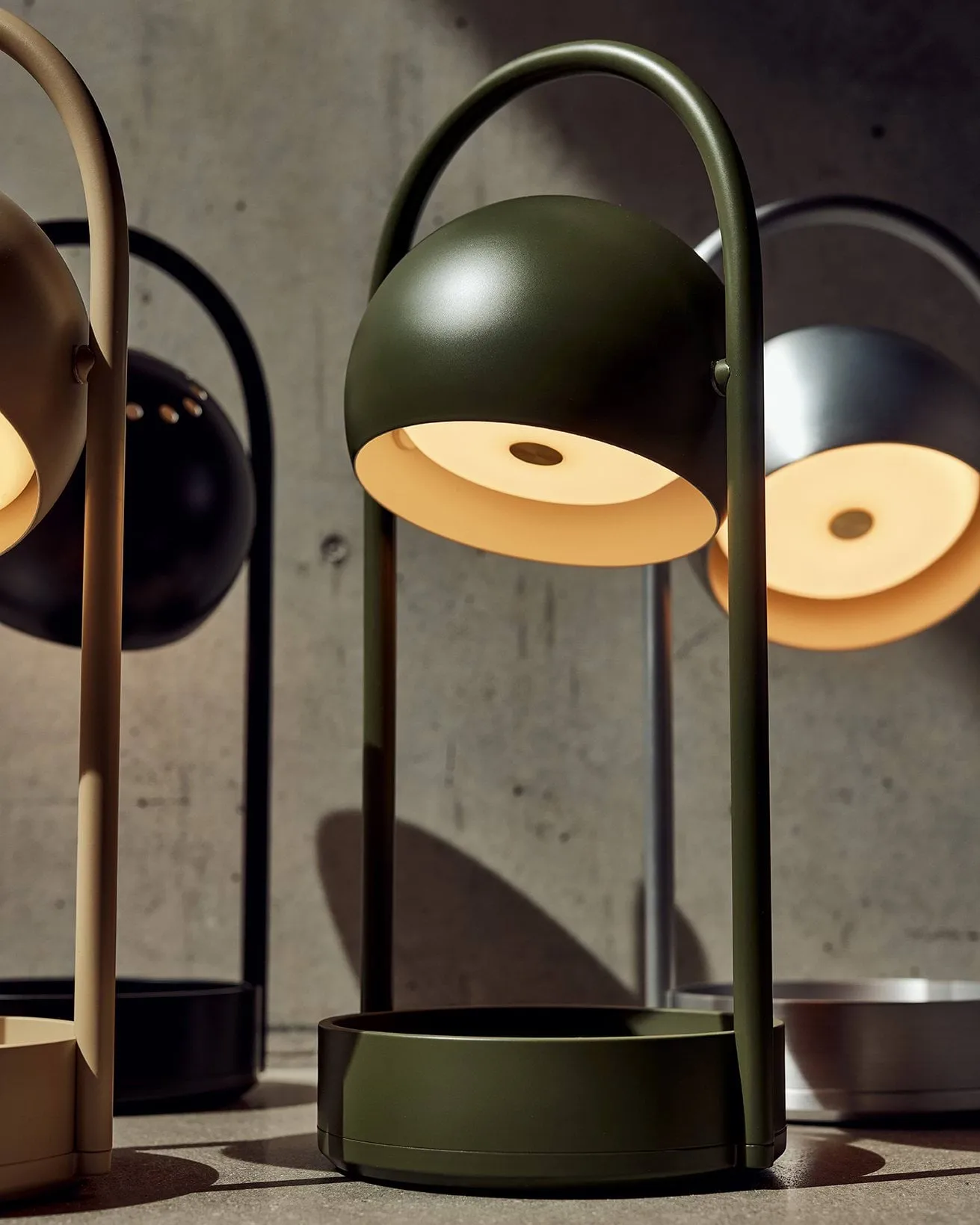 Ball portable bordlampe, Olive Green, 32 cm Frandsen