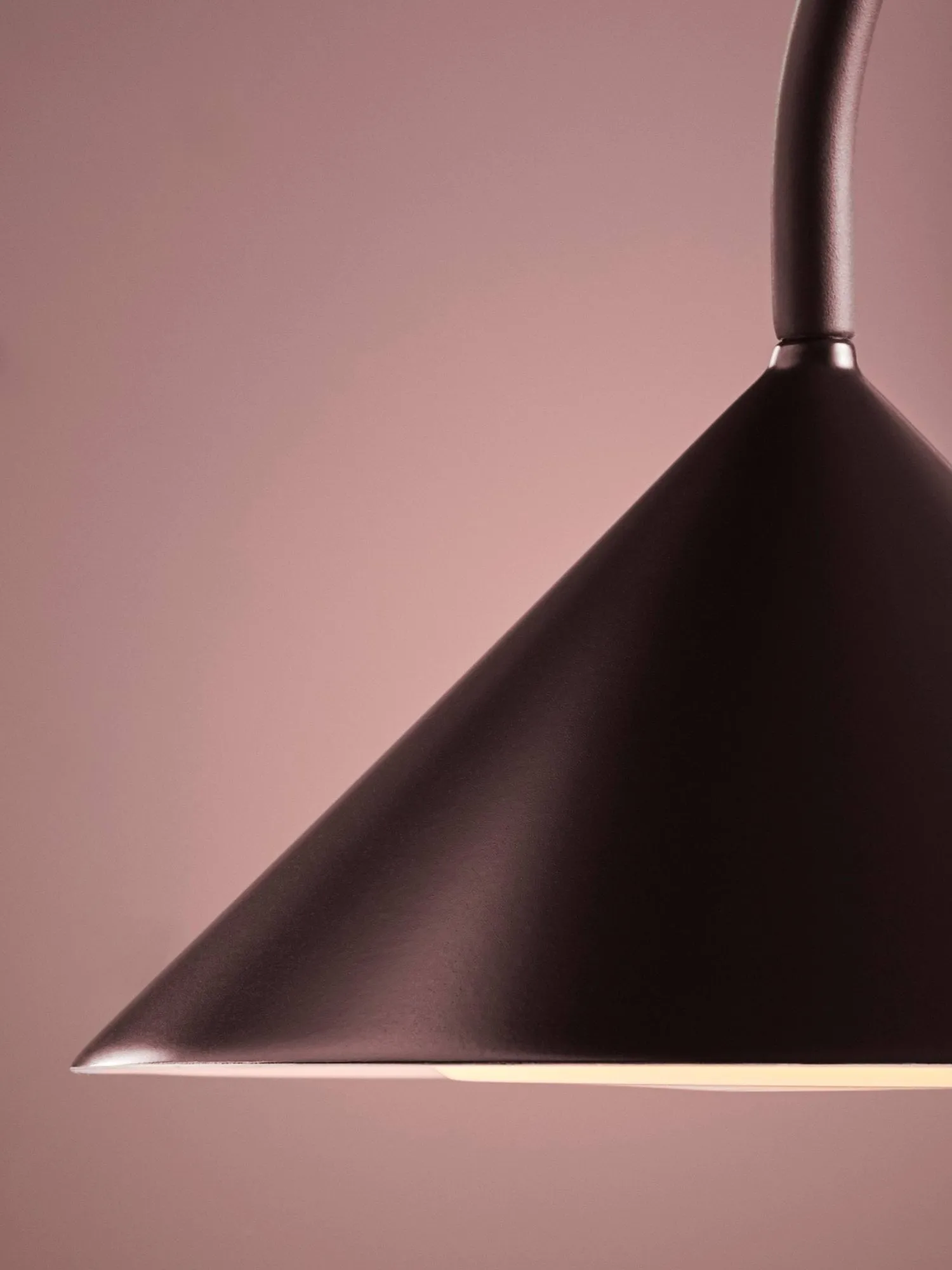 Grasp portabel bordlampe, Matt Beetroot, 72 cm Frandsen