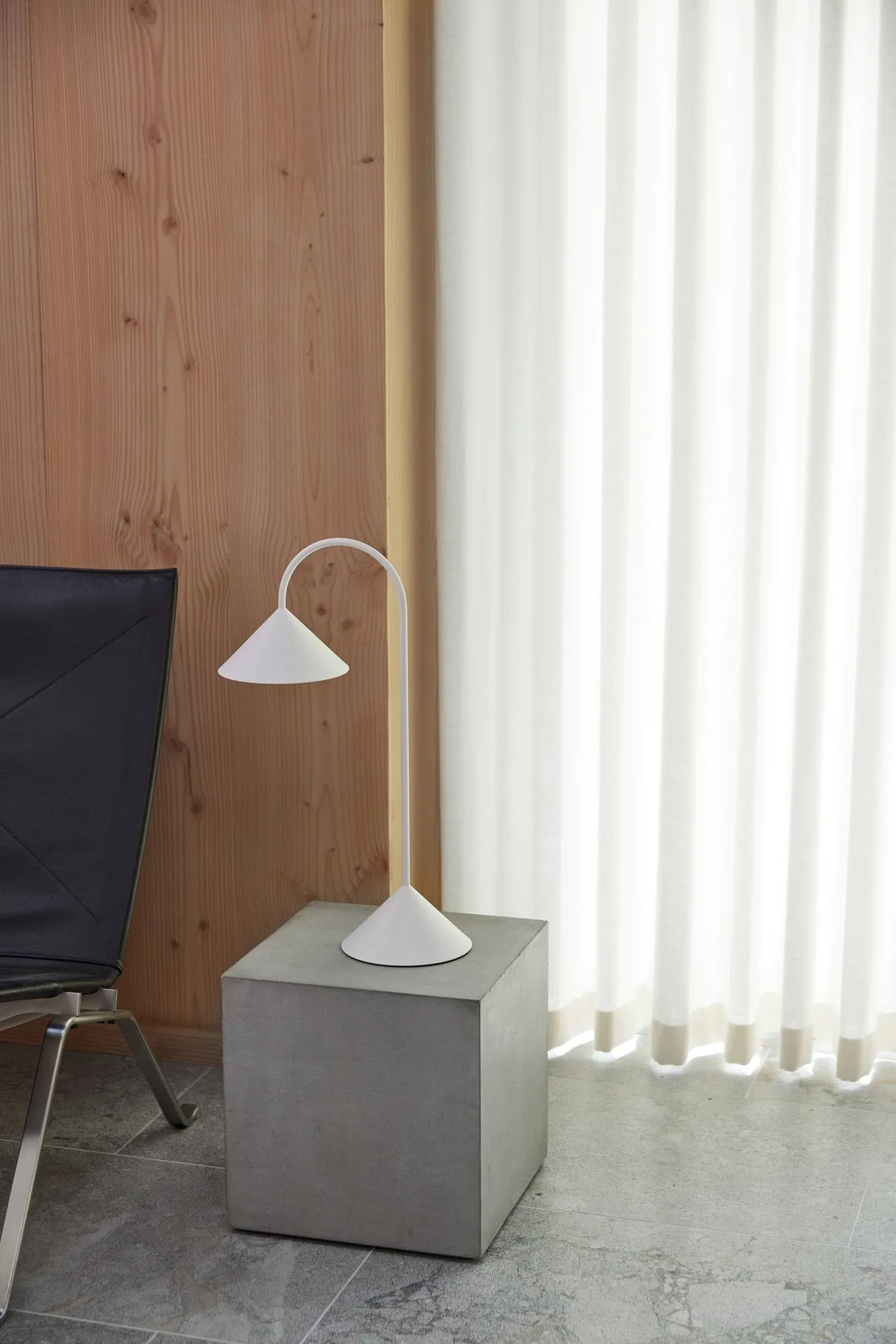 Grasp portabel bordlampe, Matt White, 47 cm Frandsen