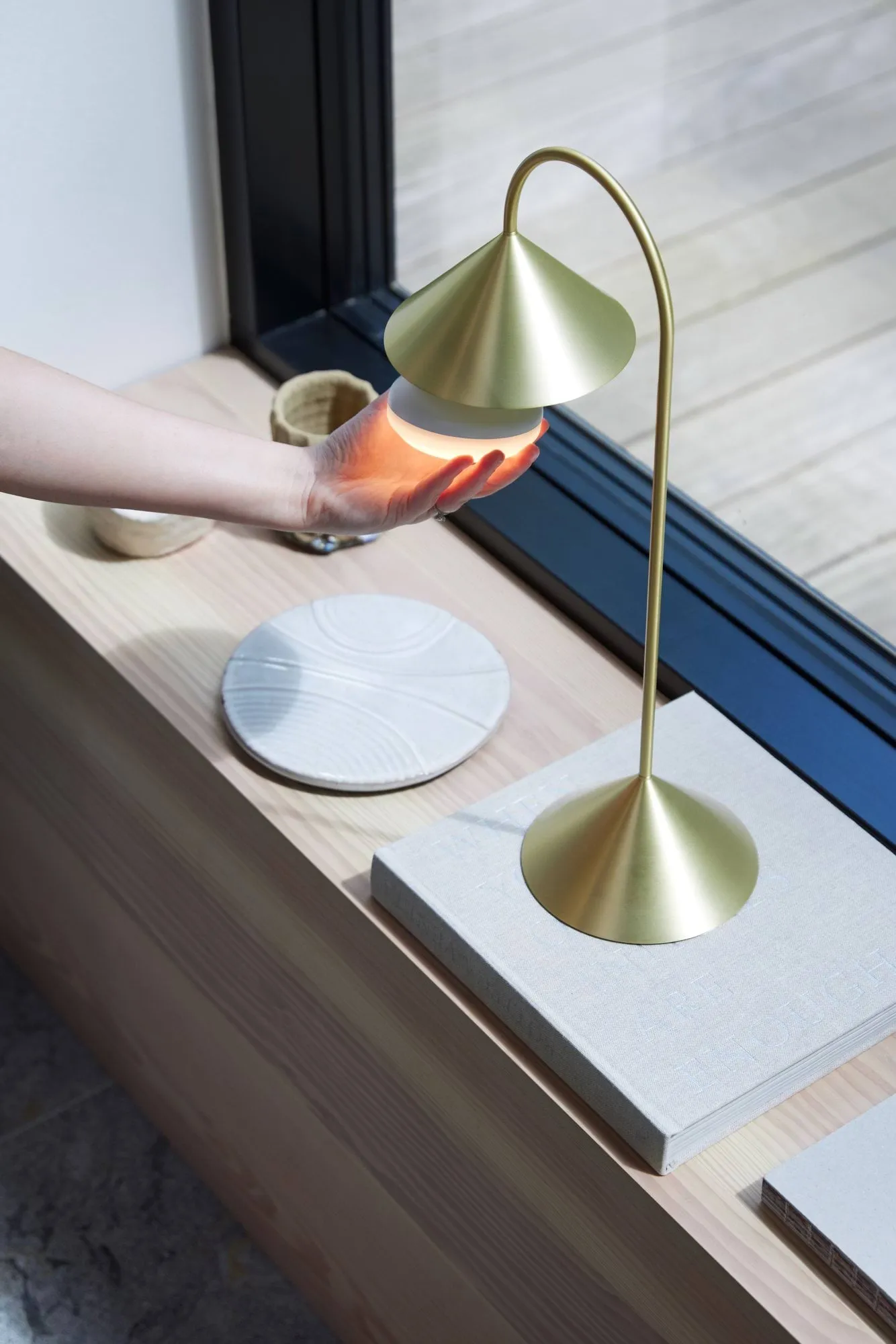 Grasp portabel bordlampe, Solid Brass, 47 cm Frandsen