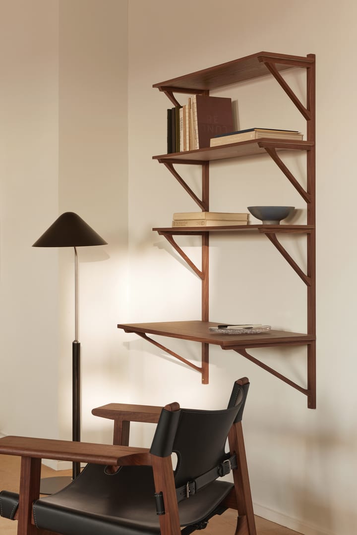 BM29 hylde med skrivebord 78x134 cm, Walnut lacquer Fredericia Furniture