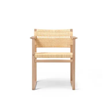 BM62 karmstol - Rattan-olieret stativ - Fredericia Furniture