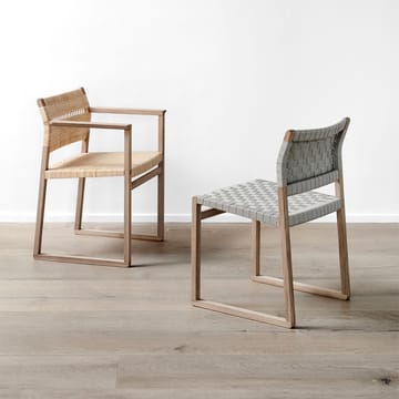 BM62 karmstol - Rattan-olieret stativ - Fredericia Furniture