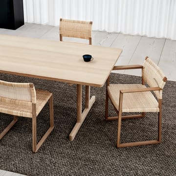 BM62 karmstol - Rattan-olieret stativ - Fredericia Furniture