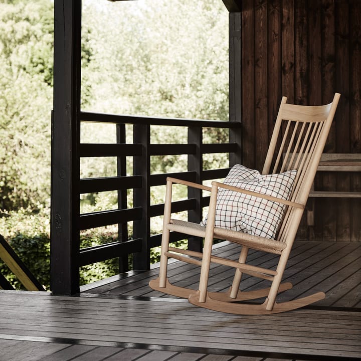 J16 gyngestol, Natur-sortlakeret eg Fredericia Furniture