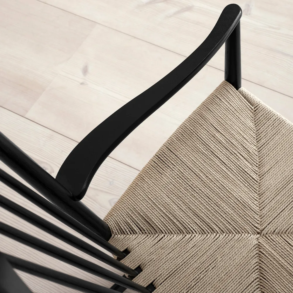 J16 gyngestol, Natur-sortlakeret eg Fredericia Furniture