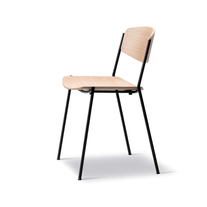 Lynderup 3080 stol, Lakeret egetræ-sort stålstel Fredericia Furniture