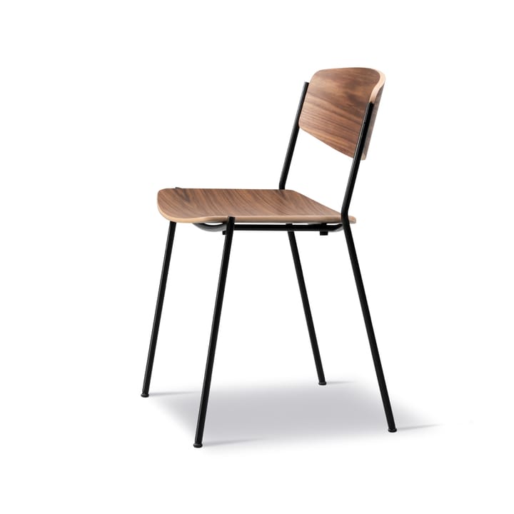 Lynderup 3080 stol, Lakeret valnød-sort stålstel Fredericia Furniture