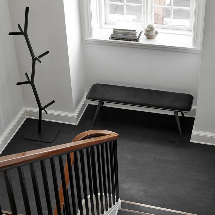 Nara klædeophæng, Sortbejdset ask-sortlakeret stål Fredericia Furniture