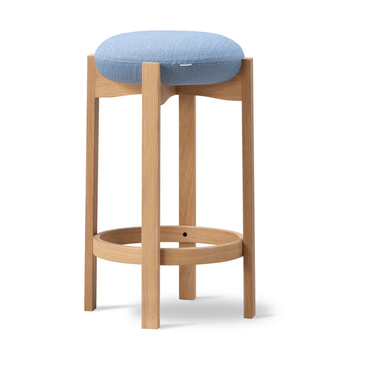 Pioneer skammel høj - Odino PV82 light blue-lakeret eg - Fredericia Furniture