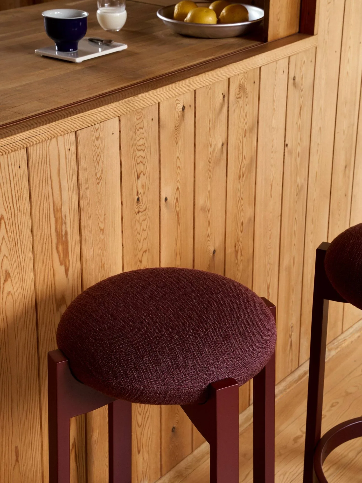 Pioneer skammel høj, Odino RC43 bordeaux-bordeaux bøg Fredericia Furniture