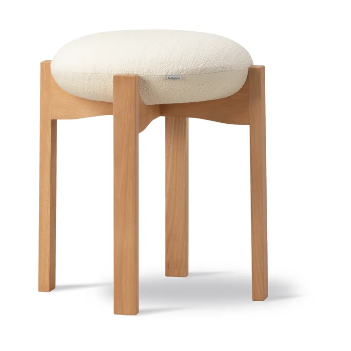 Pioneer skammel lav - Odino NE22 off white-olieret bøg - Fredericia Furniture