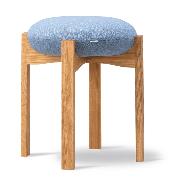 Pioneer skammel lav - Odino PV82 light blue-lakeret eg, Ø41x46 cm - Fredericia Furniture
