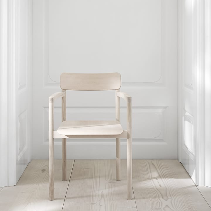 Post 3445 karmstol, Lakeringeret eg Fredericia Furniture