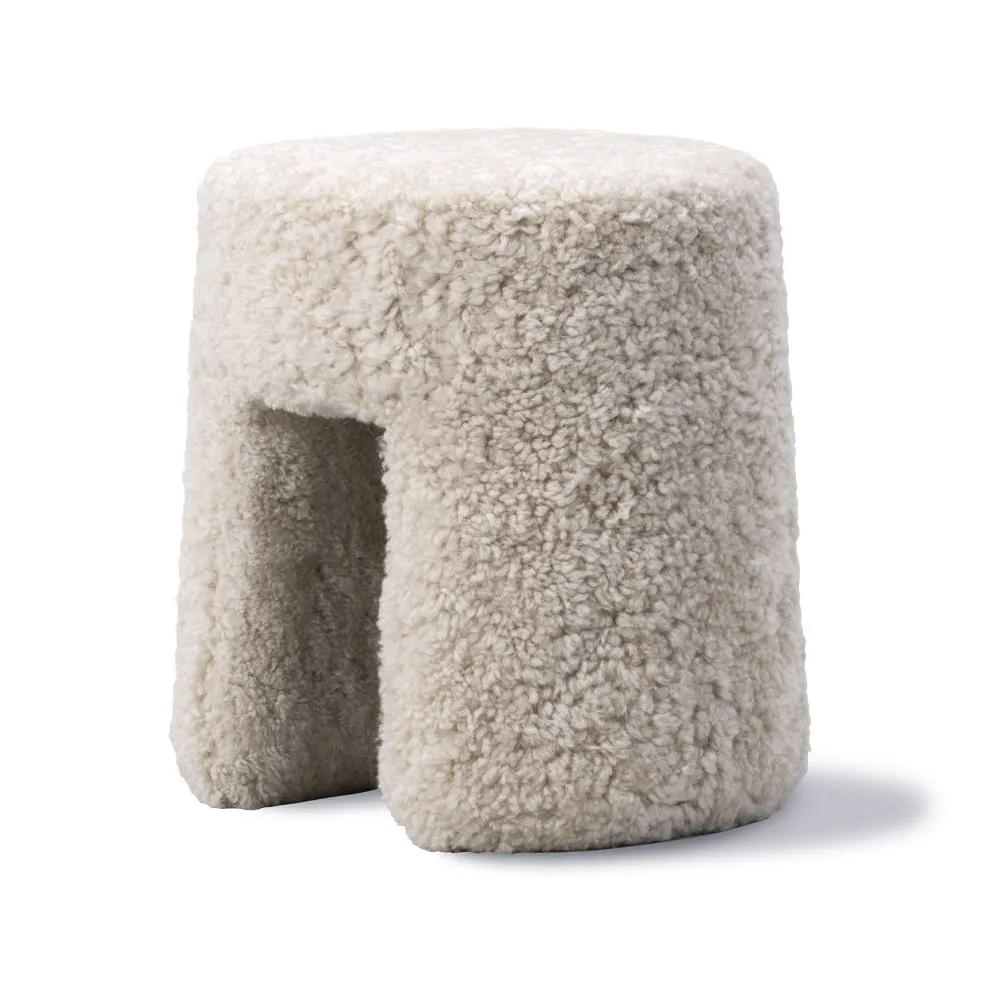 Sequoia siddepuf, Fåreskind moonlight Fredericia Furniture