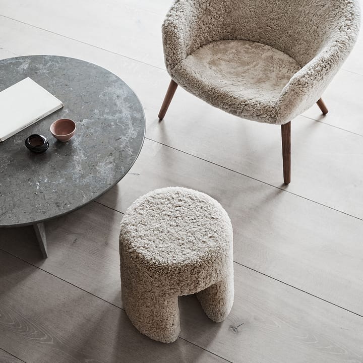 Sequoia siddepuf, Fåreskind moonlight Fredericia Furniture