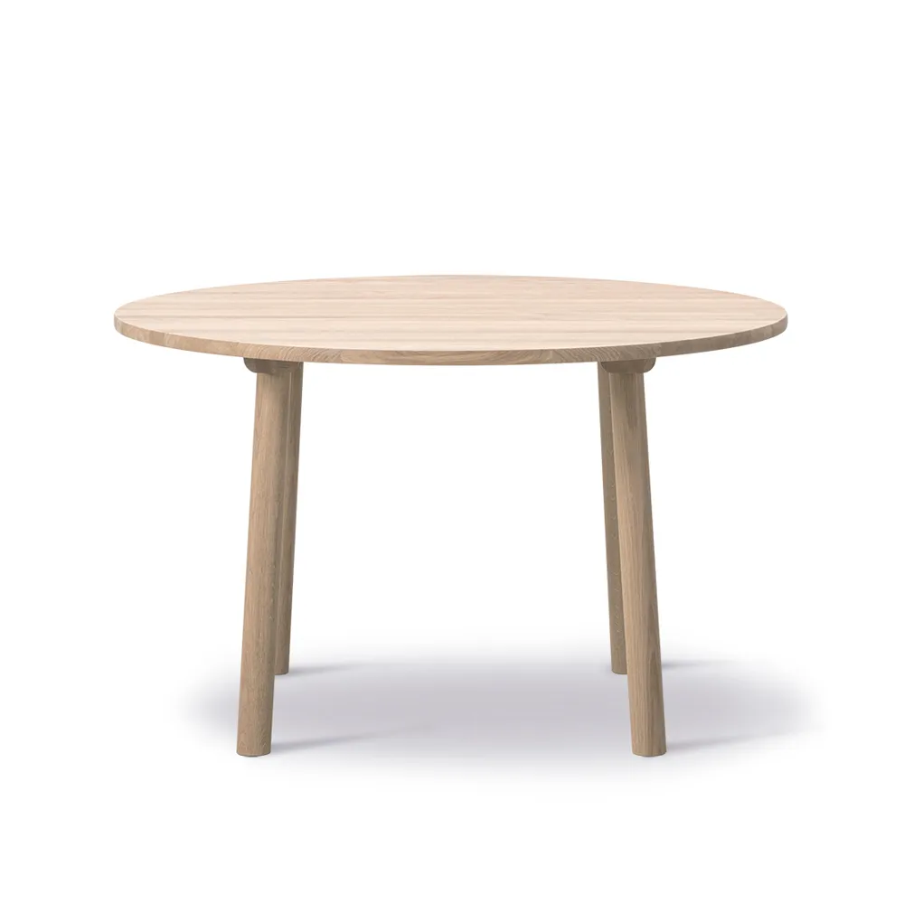 Taro 6121 spisebord, Sæbet  eg, ø120 cm Fredericia Furniture