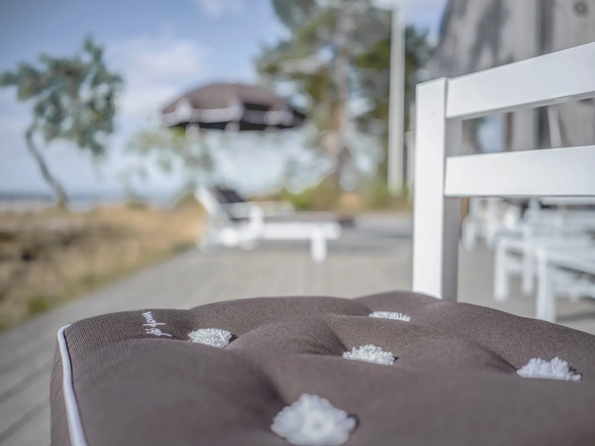 06 stol, White Fri Form