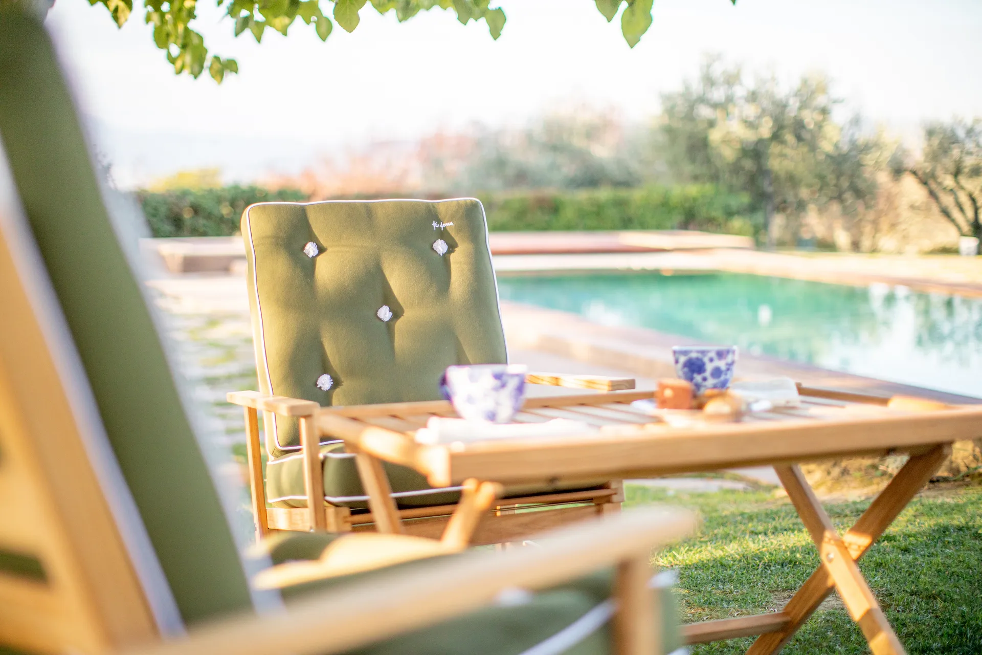 60 bakkebord, Teak, 59x94 cm Fri Form