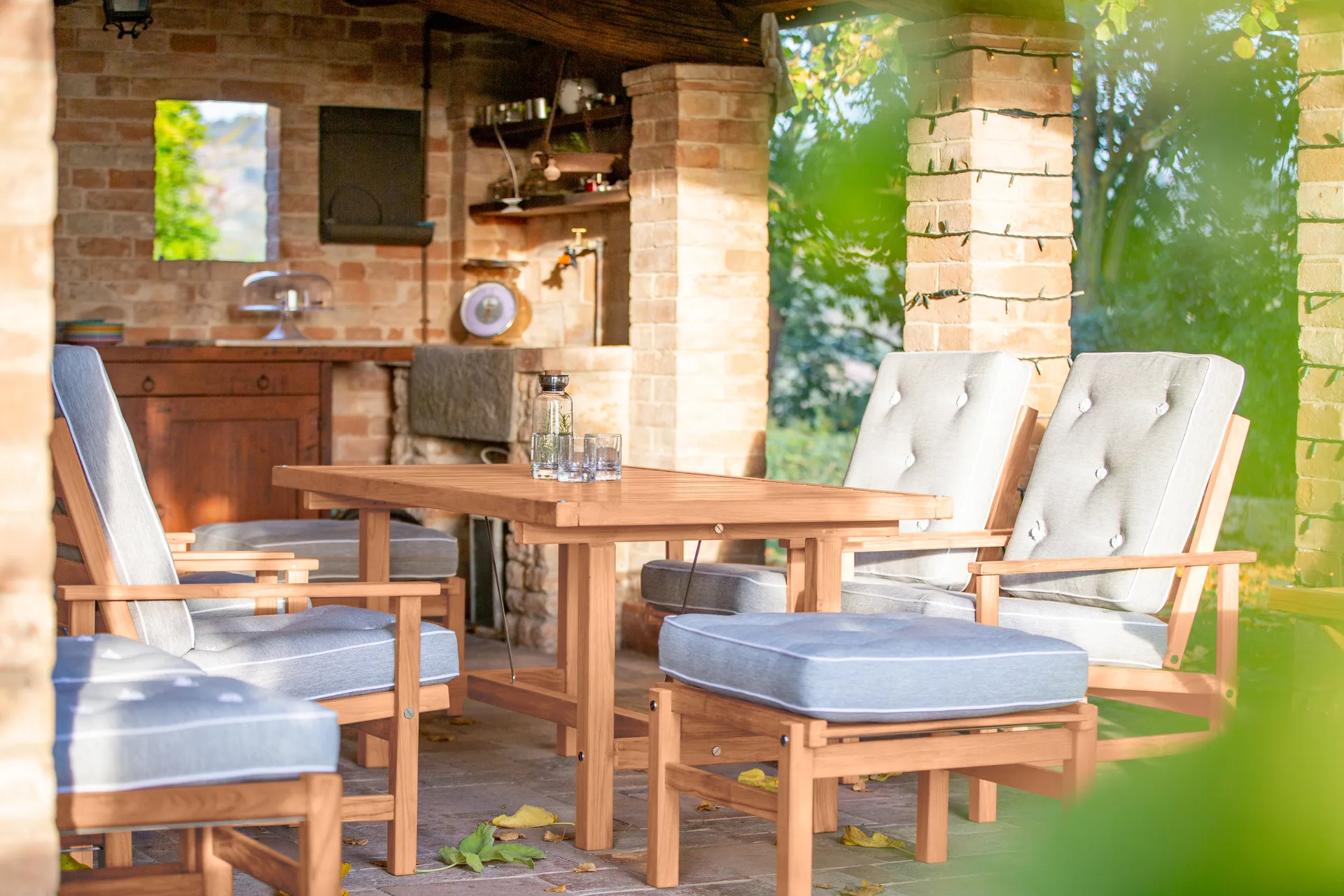 62 bord, Redwood, 155×85×65,5 cm Fri Form