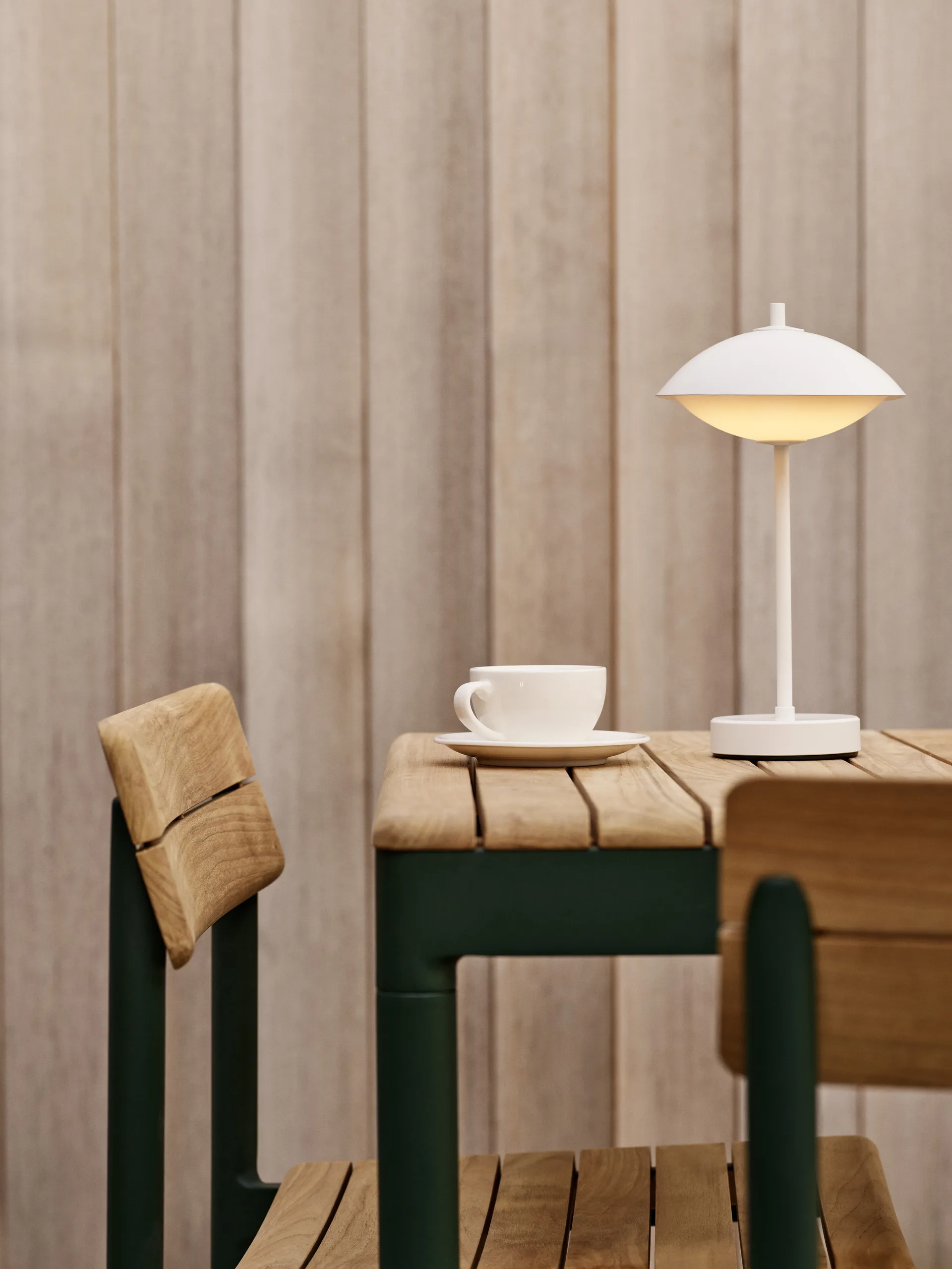 Clam bærbar bordlampe 31 cm, White Fritz Hansen