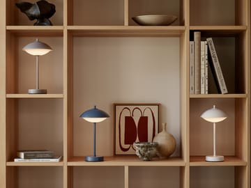 Clam bærbar bordlampe 31 cm - White - Fritz Hansen