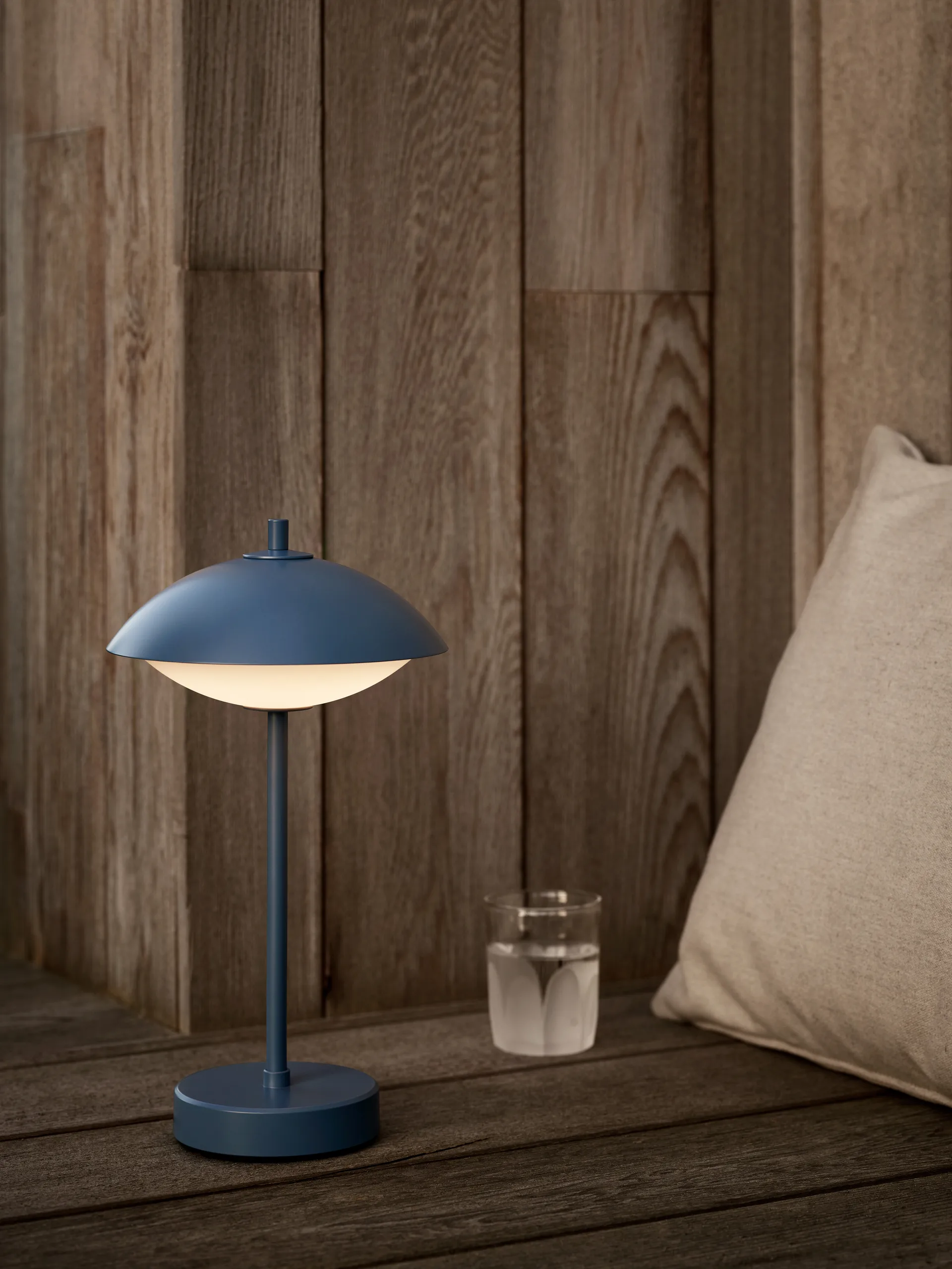 Clam portable bordlampe 31 cm, Dusk blue Fritz Hansen