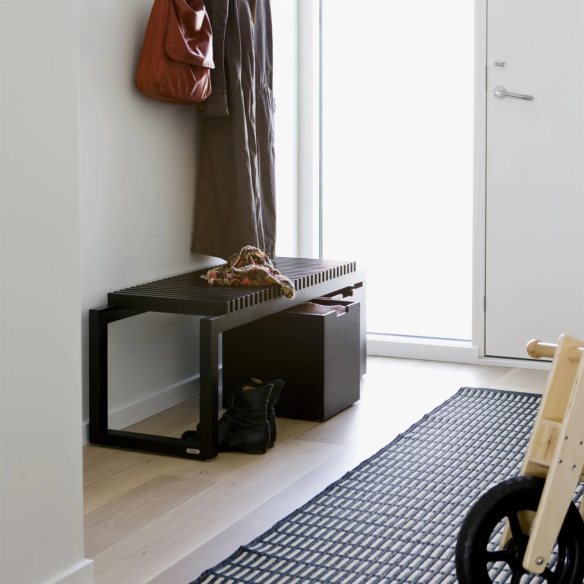 Cutter bænk 121 cm, sortlakeret eg Fritz Hansen