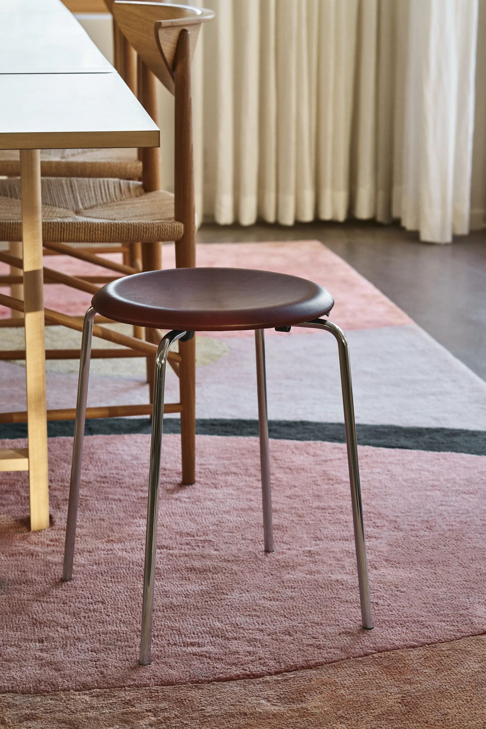 Dot rund skammel læder, Chestnut, Ø34x44 cm Fritz Hansen