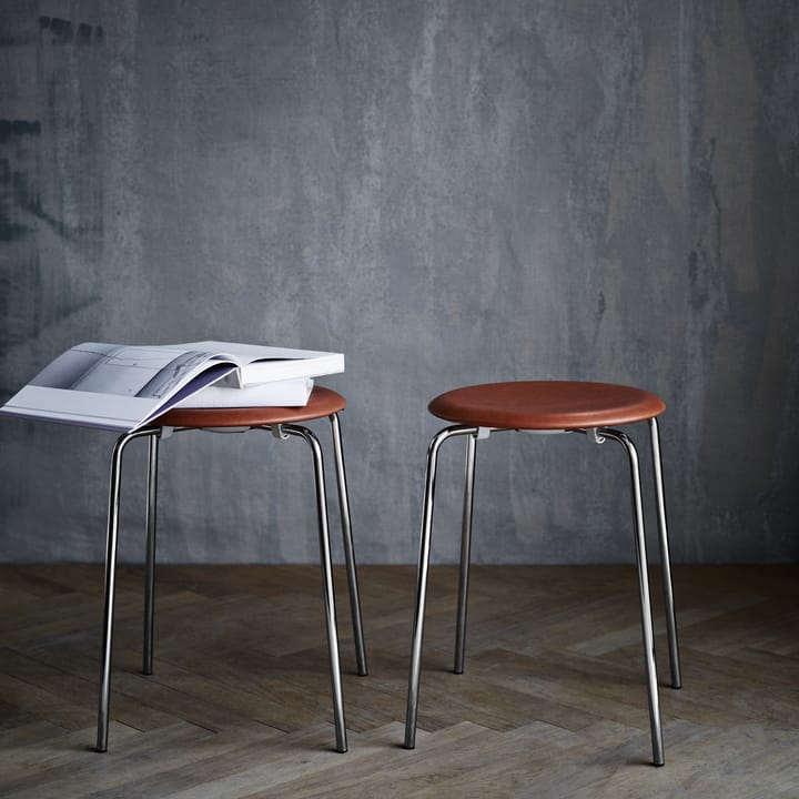 Dot skammel læder, Valnød Fritz Hansen